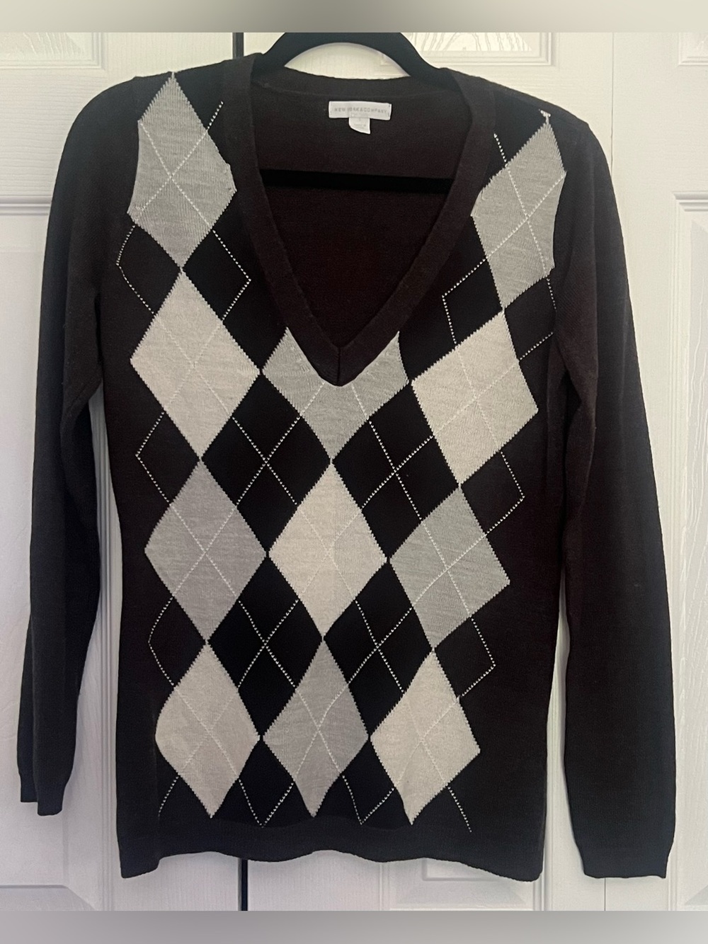 New York & Company Black & Gray Argyle V Neck sweater
